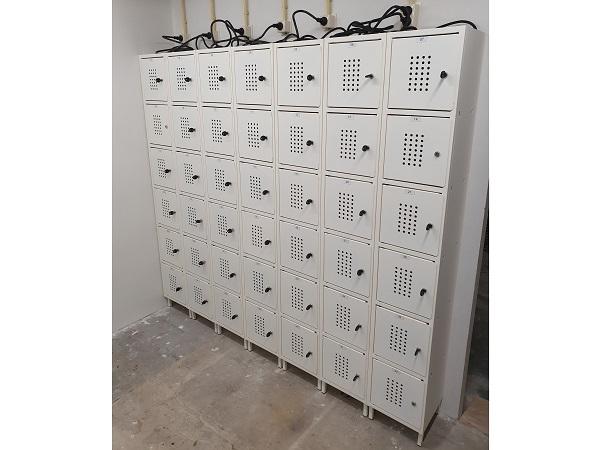 Locker system for 6 trolley-batteries<br>standing version