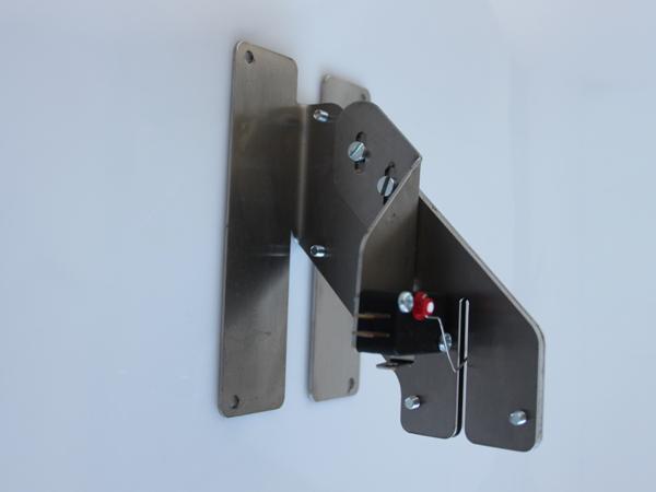 Coin acceptor assembly<br>for Range Maxx tokens