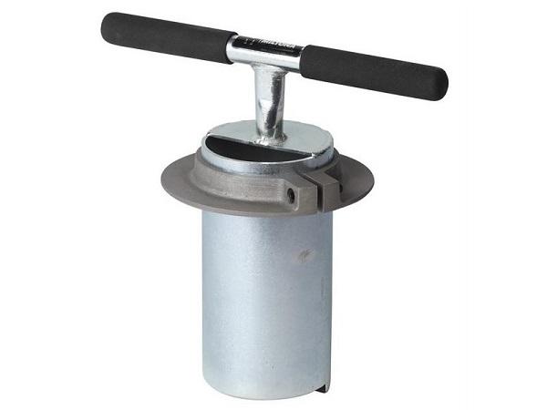 Cup auger hole cleaner<br>including depth gauge